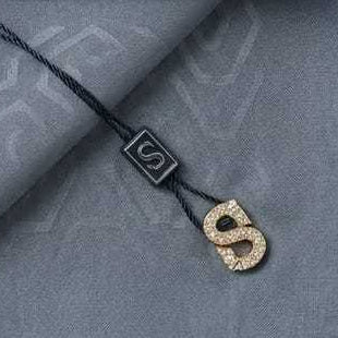 Umamascarves - Hijab Sultan Emboss Monogram Logo S (Hanya Bisa Pilih Warna, Motif RANDOM)
